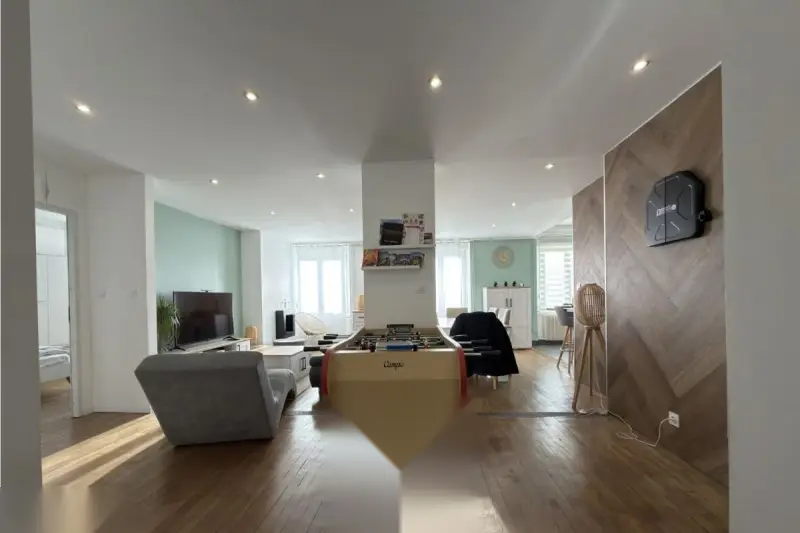Salon lumineux de l'appartement Trailbase