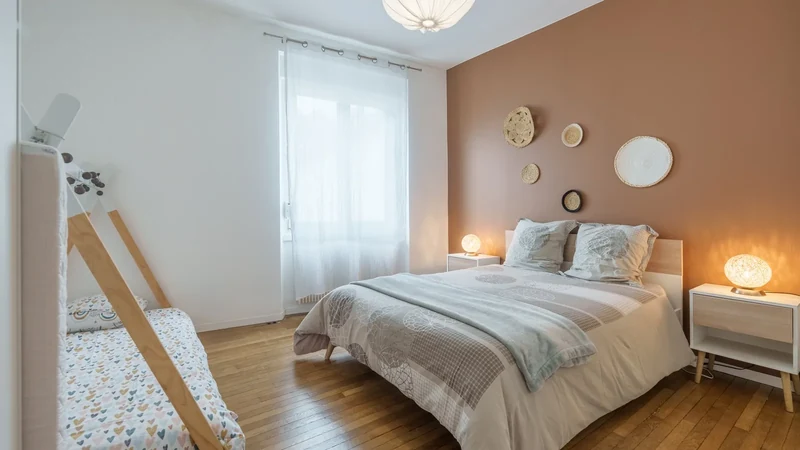 Chambre 2 avec lit double et lit enfant